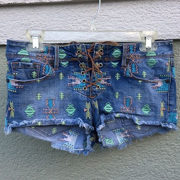 Kendall & Kylie Embroidered Lace Up Tribal Shorts Size 5 - Picture 1 of 6